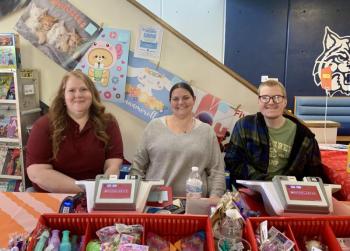 Volunteers keep things running smoothly at BRES' annual book fairs. From left, Katrina Densmore, Shannon Leeman and Cameron Holbrook. ISABELLE CURTIS/Boothbay Register
Volunteers keep things running smoothly at BRES' annual book fairs. From left, Katrina Densmore, Shannon Leeman and Cameron Holbrook. ISABELLE CURTIS/Boothbay Register