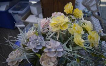A Linda Partridge/Periwinkle Designs scallop shell floral bouquet. LISA KRISTOFF/Boothbay Register