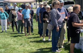 Attendees support Boothbay V.E.T.S.’ cause Aug. 2. BILL PEARSON/Boothbay Register long line