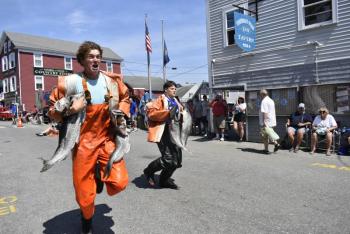 Determined runner nearing the finish line. LISA KRISTOFF/Boothbay Register