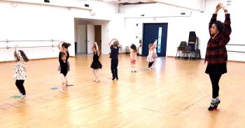 Y Arts ballet teacher Imij Armstead shows her class of Itty Bittys basic ballet moves. JANE CARPENTER/Boothbay Register