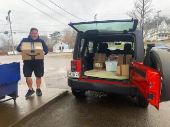 Independent contractor Scott Carpenter of Edgecomb loads packages at the Boothbay Harbor Post Office. ISABELLE CURTIS/Boothbay Register