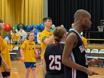Seahawks honor seniors in Unified finale
