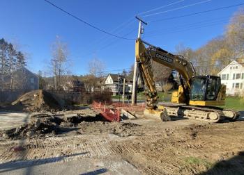 BHSD continues work to relocate a waterline under its parking lot at 27 Sea Street, Boothbay Harbor on April 21. ISABELLE CURTIS/Boothbay Register