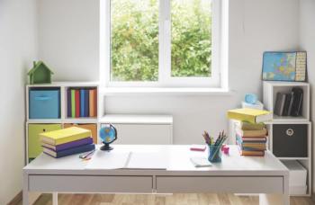 Teacher’s desk 