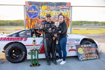  Andy Kaherl is joined by his wife Sam and son Lawson in Victory Lane. Jasen Dickey Photography
