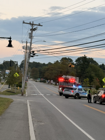 Boothbay Harbor Police detour motorists away from the Meadow Mall. Mark Sullivan photo