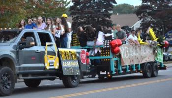Freshmen float. KEVIN BURNHAM/Boothbay Register