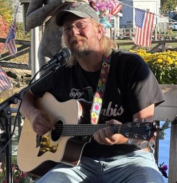 Brett Slater kept the tunes coming. LISA KRISTOFF/Boothbay Register