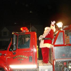 Santa arrives with Fire Dept. escort to the Boothbay Common. LISA KRISTOFF/Boothbay Register 