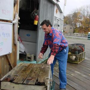 Frank Sprague packs up his business on the Wiscasset waterfront for another winter. SUSAN JOHNS/Wiscasset Newspaper Frank Sprague packs up his business on the Wiscasset waterfront for another winter. SUSAN JOHNS/Wiscasset Newspaper