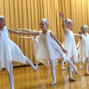 Ballet/Pre-Pointe dancers moving to Leonard Cohen's "Hallelujah." LISA KRISTOFF/Boothbay Register
