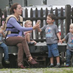 Young Thomas fans take an ice cream break. KEVIN BURNHAM/Boothbay Register