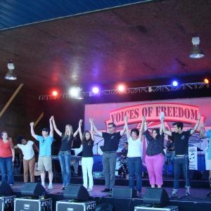 Music Doing Good concert performers rehearse August 5 in front of a gathering of event sponsors and other guests. SUSAN JOHNS/Wiscasset Newspaper