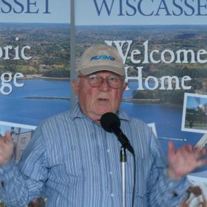 Famed defense attorney F. Lee Bailey speaks August 5 about the military start to his legal career. Bailey used to keep a plane at the Wiscasset Municipal AIrport. SUSAN JOHNS/Wiscasset Newspaper
