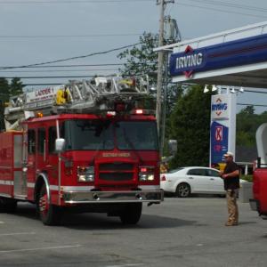 Boothbay Harbor Fire Department showed up to Irving gas station after smoke was reported from inside the building on August 13. RYAN LEIGHTON/Boothbay Register