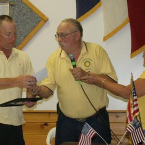 Major Ken Mason of the Lincoln County Sheriff’s Office, is honored by Hometown Heroes organizers Daren and Debbie Graves. KEVIN BURNHAM/Boothbay Register