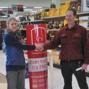 Wayne Averill of Ames True Value in Wiscasset donates $2,500 in support of HVNC’s growth to HVNC co-founder Bambi Jones. Courtesy of Andy McEvoy