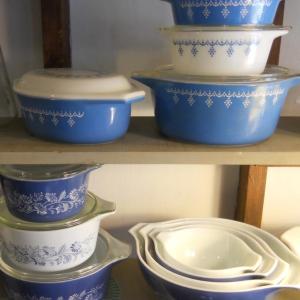 Retro bowls from the 1960s. Courtesy of Paul Fuller