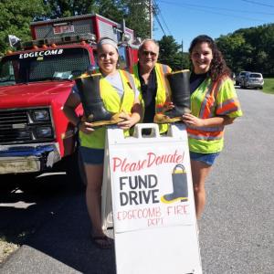 Chelsea Graves, left, granddaughter of Daren Graves, center, and Ryann Trask, along with other volunteers, raised over $300 for the Edgecomb Fire Department on Saturday, Aug. 8, during the 5 Mile Yard Sale on Cross Point Road in Edgecomb. SUZI THAYER/Wiscasset Newspaper