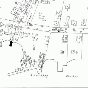 The 1922 Sanborn insurance map shows a stretch of Townsend Avenue from its intersection with Oak Street on the left north to Pottle Realty on the right, extending about halfway to Union Street. The large amount of vacant space east behind the houses is obvious. The one structure that seems to bar passage of a waterfront road is the addition on the east end of the present A Silver Lining; that addition has the legend "Open 1st" meaning one could pass under it. The arrow shows its location. Courtesy of Boothbay Region Historical Society