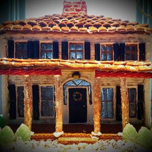 The Kenniston Hill Inn gingerbread by Wendy and Alan Bellows was awarded “Best Representation of a Local Landmark” by the Gingerbread Spectacular judges on Dec. 11. All photos courtesy of Susan Brackett Kenniston Hill Inn gingerbread by Wendy & Alan Bellows