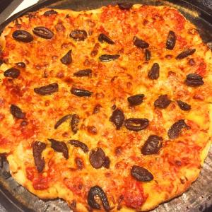 A simple pizza, made with Portland Pie dough, tomato sauce, mozzarella cheese and kalamata olives. SUZI THAYER/Boothbay Register