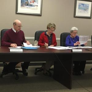 Boothbay Harbor Selectman and Joint Economic Development Committee member Wendy Wolf, right, addresses her fellow board members during a selectmen’s meeting April 25. MATTHEW STILPHEN/Boothbay Register
