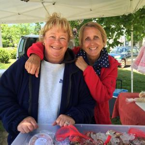 Tracy Penniman, left, and her helper Bonnie Nielsen at the Pemaquid Lobster & Seafood booth at the Boothbay Farmers’ Market on June 9. SUZI THAYER/Boothbay Register