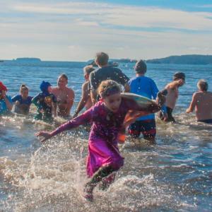 In like a sprinter. Out like a sprinter. DIANE DORBIN/Boothbay Register Penguin Plunge 2017