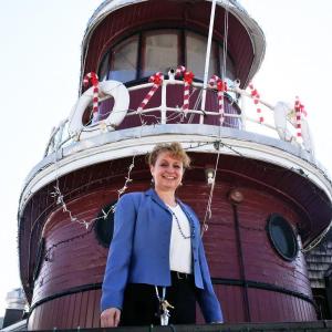 Catherine Wygant Fossett on the deck of the Tugboat Inn & Restaurant, an IFOB member, in Boothbay Harbor. SUZI THAYER/ Boothbay Harbor
