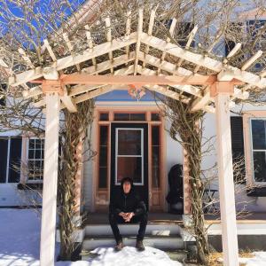 Jeff Savastano at the East Boothbay home he shares with wife Adele Bielli. SUZI THAYER/Boothbay Register