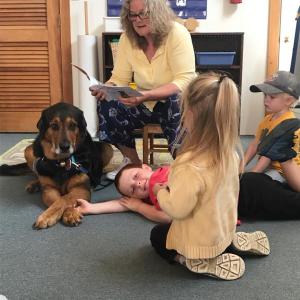 Linda Porter reads her book “Angus Tapangus from Kangamangus, a Good, GOOD Boy ” at Sheepscot Valley Children’s House in Wiscasset Aug. 7. Courtesy of Sheepscot Valley Children’s House