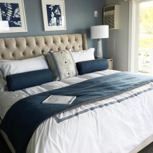A typical room at Oceanside Resort. SUZI THAYER/Boothbay Register