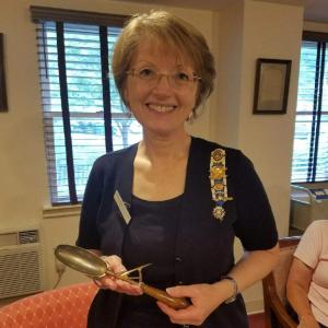 Honorary State Regent Polly Bartow with the Banana Split “Disher.” Audrey Miller photo