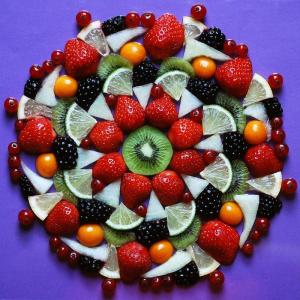 A decorative and healthy fruit dish. Courtesy of Pixabay