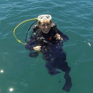 Kara Pellowe surfaces after a research dive to study chocolate clam growth in Loreto Bay National Park, Baja California Sur, Mexico. Courtesy of DMC