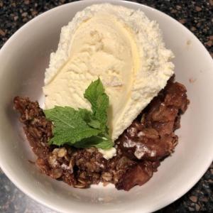 Apple crisp, a fall favorite. Lisa Orne Hallinan photo