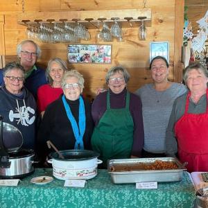 Service with a smile. From left are Kitty Boyd, Bob Boyd, Kris Ward, Nancy Van Dyke, Lisa Hallinan and Teresa Bryer. Jen Mitchell photo