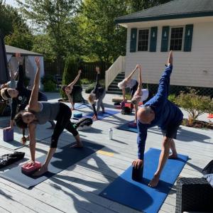A large group participates in the outdoor yoga classes at Spruce Point Inn. Courtesy of Crow Point Yoga
