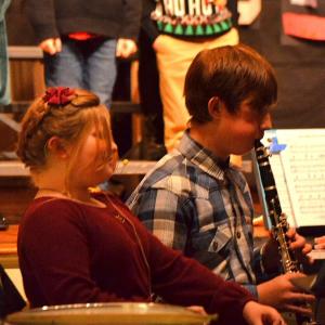 Aurora Wallace plays the autoharp and Ryder Baker plays the clarinet. KEVIN BURNHAM/Boothbay Register