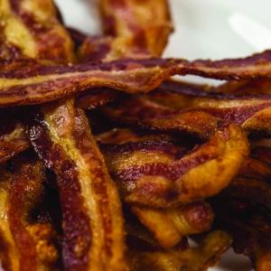 While the following popular foods might be delicious and tough to avoid, they also have a reputation for compromising heart health. 674318