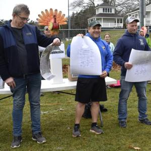 Turkey trot participants.