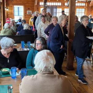 The line for food was long at the Jan. 6 Community Lunch. Jen Mitchell photo Jen Mitchell photo