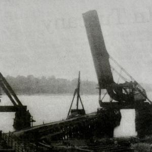 This picture shows the lift span fully opened and accompanied a story about the bridge appearing in the Wiscasset Newspaper in 1995 and shared by the late Barbara Farrar of Wiscasset.