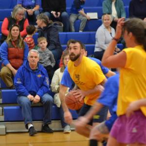 Bruce Orne sees an opening to the basket. KEVIN BURNHAM/Boothbay Register