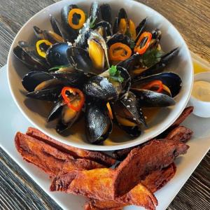 Chef Ethan Cosby’s “To Die For” Mussels! 