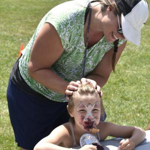 Gwendolyn Watts, 7, won the kids pie eating contest with encouragement from her mother, Kim Watts. FRITZ FREUDENBERGER/BOOTHBAY REGISTER
