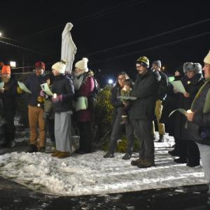 Community members brave the cold. ISABELLE CURTIS/Boothbay Register