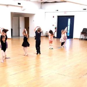 Y Arts ballet teacher Imij Armstead shows her class of Itty Bittys basic ballet moves. JANE CARPENTER/Boothbay Register